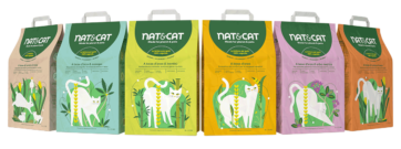 Confezioni di lettiera vegetale per gatti Nat&Cat. Varietà a base di orzo, mais, bambù ed erba medica.