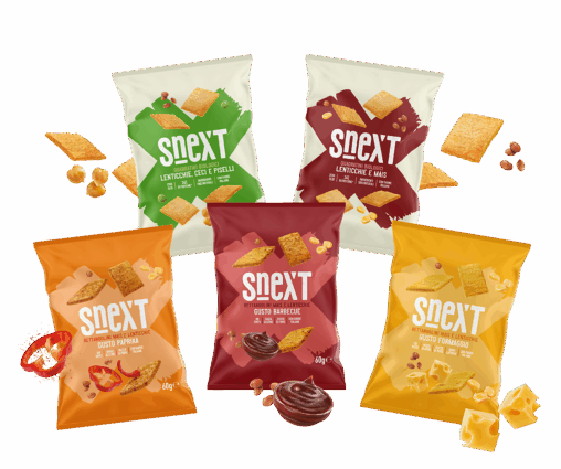 Snack Snext: quadratini bio lenticchie, ceci e piselli; rettangolini mais e lenticchie, gusti vari.