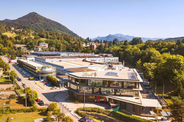 Lindt & Sprüngli: fabbrica e sede centrale. Crescita fatturato 2024. Cioccolato svizzero di qualità.
