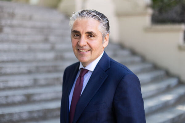 Ritratto di Lorenzo Beretta, Presidente di ASSICA. Manager in giacca e cravatta.