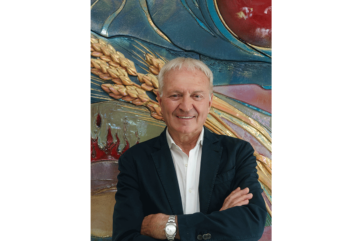 Luigi Bravi (Orva), nuovo Presidente A.P.P.C. Ritratto di Bravi sorridente con braccia conserte.