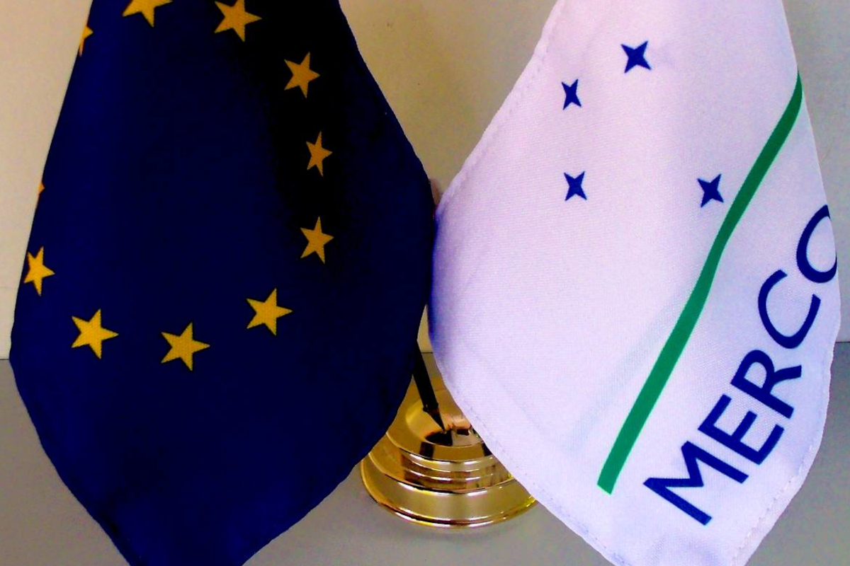 Bandiere UE e Mercosur. Accordo commerciale UE-Mercosur: implicazioni per Coldiretti e Filiera Italia.
