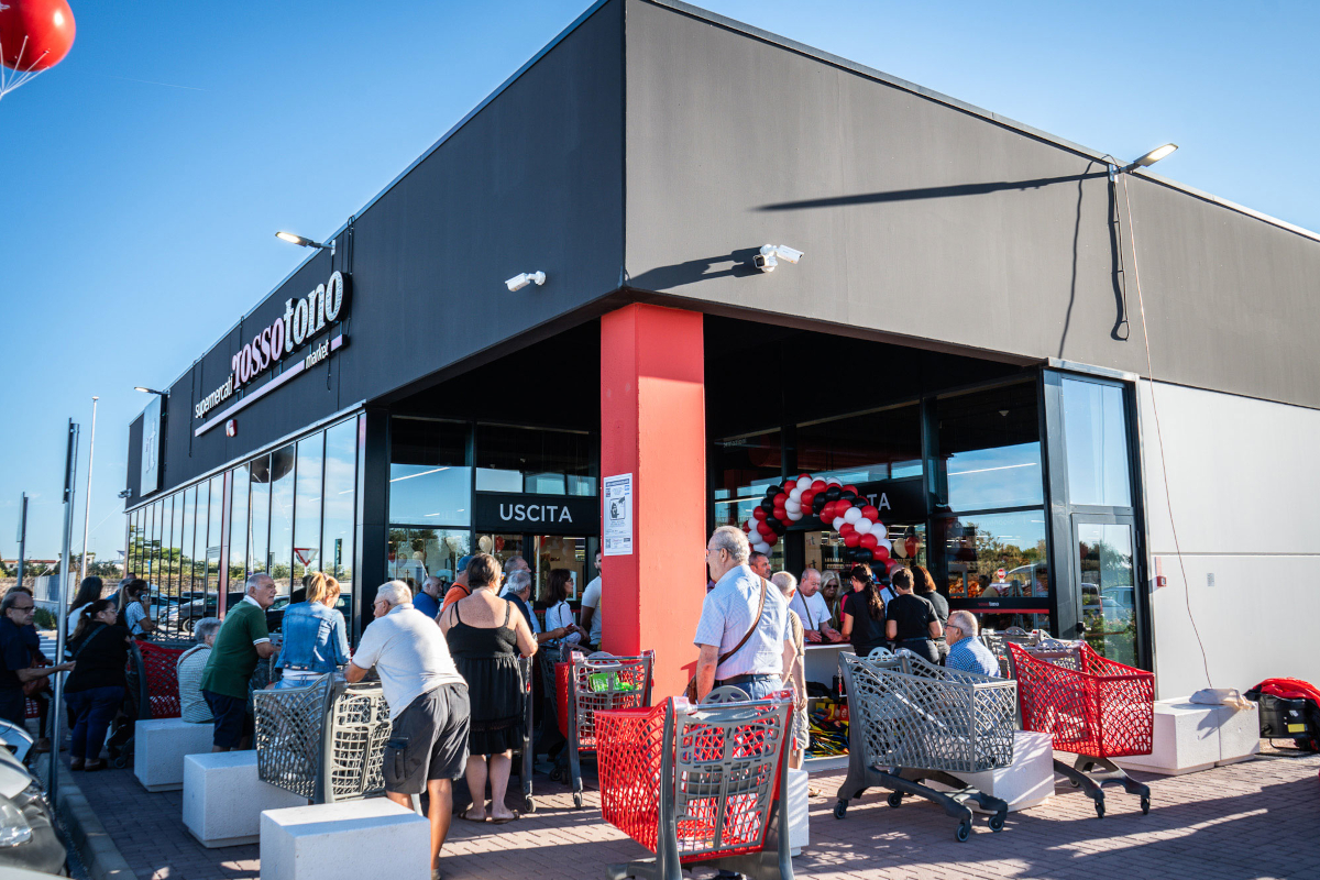 Apulia Distribuzione apre un nuovo Rossotono a Bari