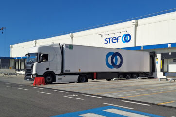 Stef Guidonia: camion refrigerato presso nuova filiale. Logistica e trasporti a temperatura controllata.