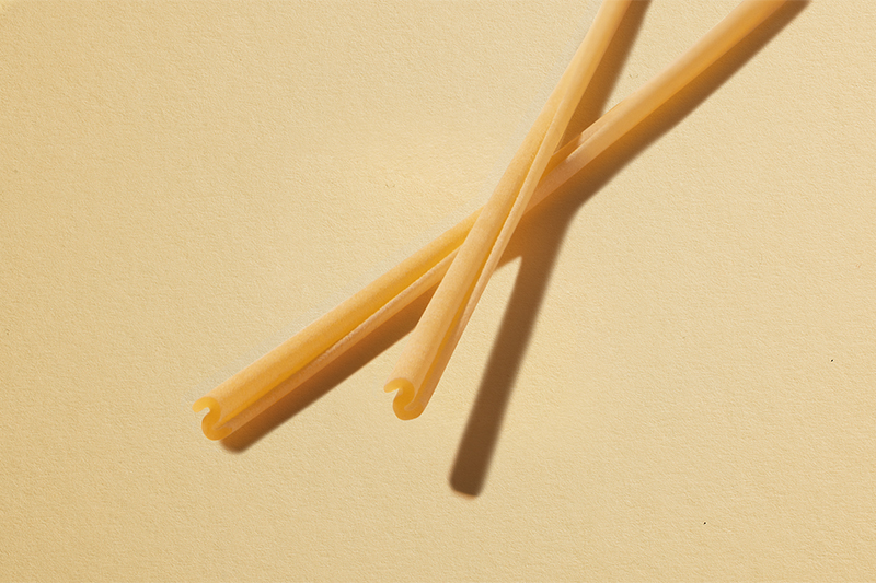 Primi piani di Spaghettoni Voiello. Pasta di grano duro, formato speciale.
