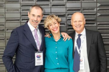 Forum WPP TEHA Group 2025: relatori sorridenti. Comunicazione e società del futuro a confronto.