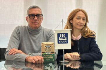 Partnership Molini Pivetti e Yara per farine sostenibili. Sacchetto farina integrale e logo Yara.