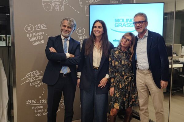 Presentazione Bilancio Sostenibilità 2024 Molino Grassi. Persone in posa. Keywords: farina, sostenibilità, bilancio.