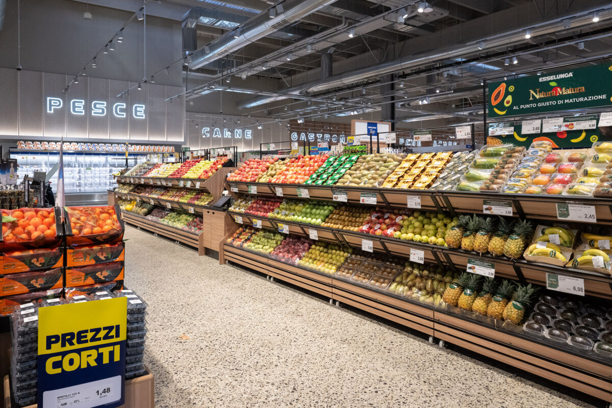 Esselunga Novedrate: reparto frutta e verdura. Assortimento di prodotti freschi in offerta.