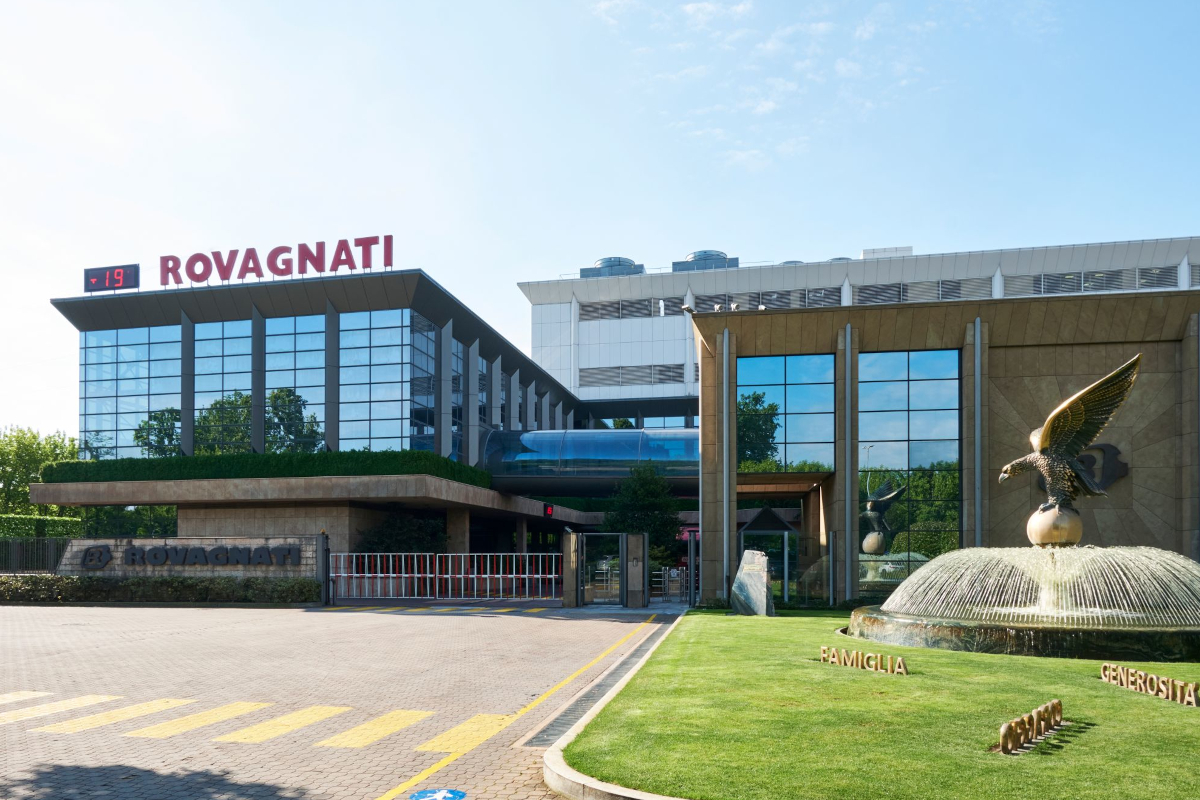 Sede Rovagnati: azienda alimentare italiana, leader nel settore salumi. Architettura moderna e design distintivo.