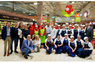 Team Conad Gran Sasso alla riapertura dello Spazio Conad. Inaugurazione, supermercato, dipendenti, gruppo.