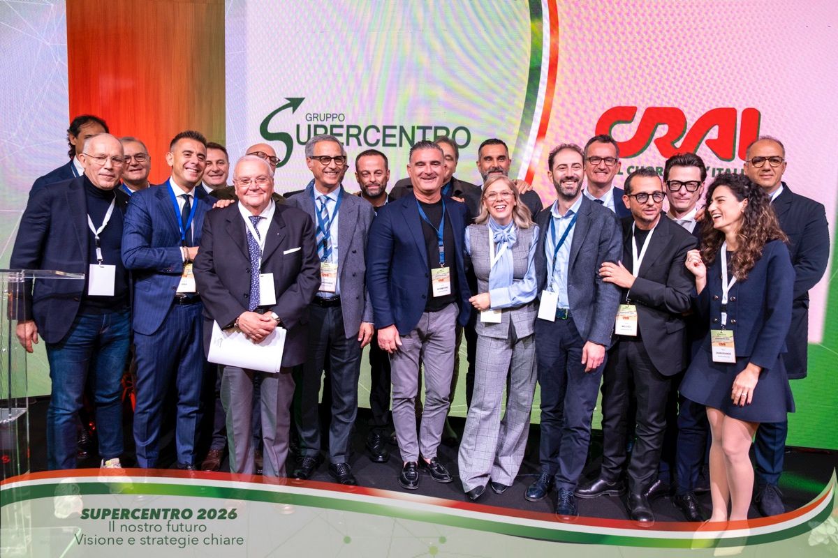 Gruppo Supercentro e CRAI: nuova alleanza GDO. Team e logo Supercentro. Crescita e futuro nel Sud Italia.