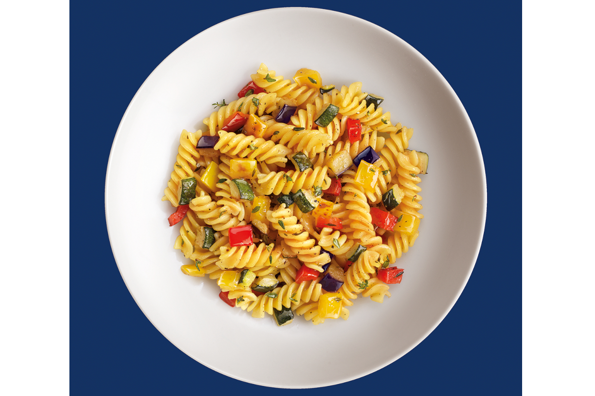 PizzAut, PastAut, Pasta Barilla con verdure miste. Fusilli colorati, piatto gustoso.
