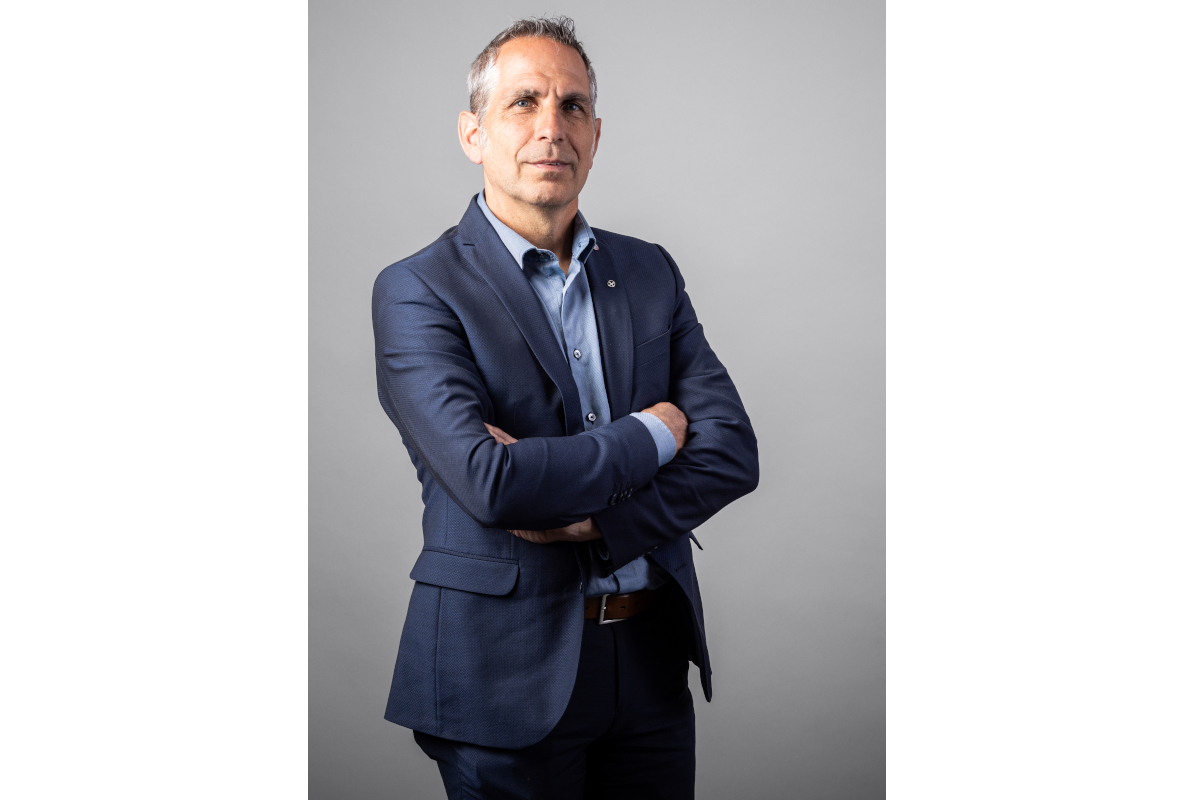 Harald Weis, nuovo Presidente Consorzio VOG. Ritratto formale in giacca blu e camicia azzurra.