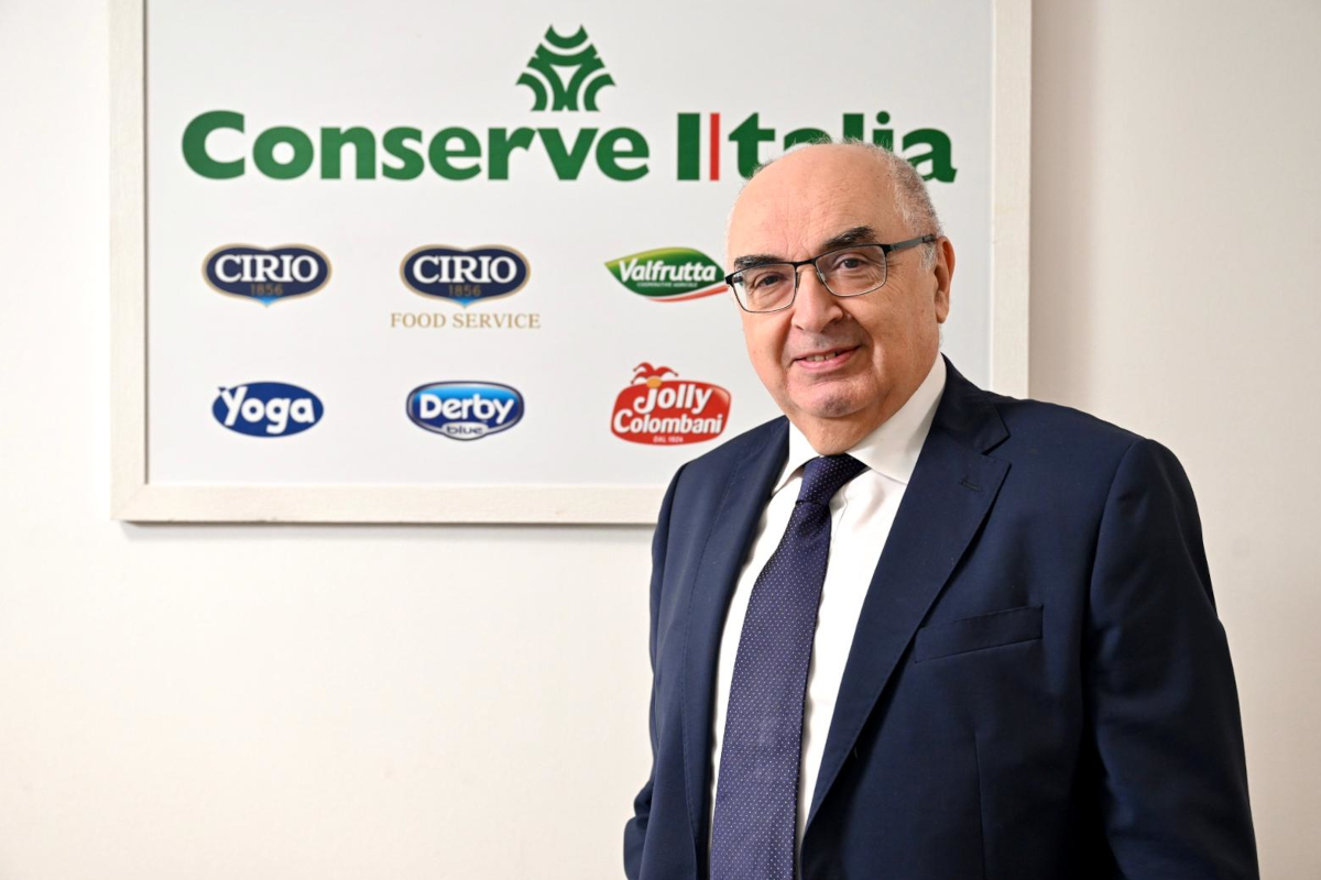 Maurizio Gardini, presidente Conserve Italia, con loghi Cirio, Valfrutta, Yoga, Derby, Jolly Colombani.