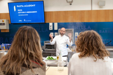 Masterclass Academia Barilla: chef Marcello Zaccaria spiega la cottura della pasta. Corsi di cucina e abbinamenti. - PizzAut, PastAut
