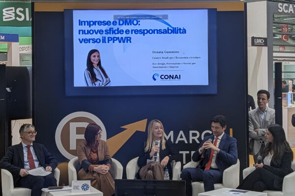 Panel CONAI su packaging sostenibile e futuro del cibo. Discussione con esperti.