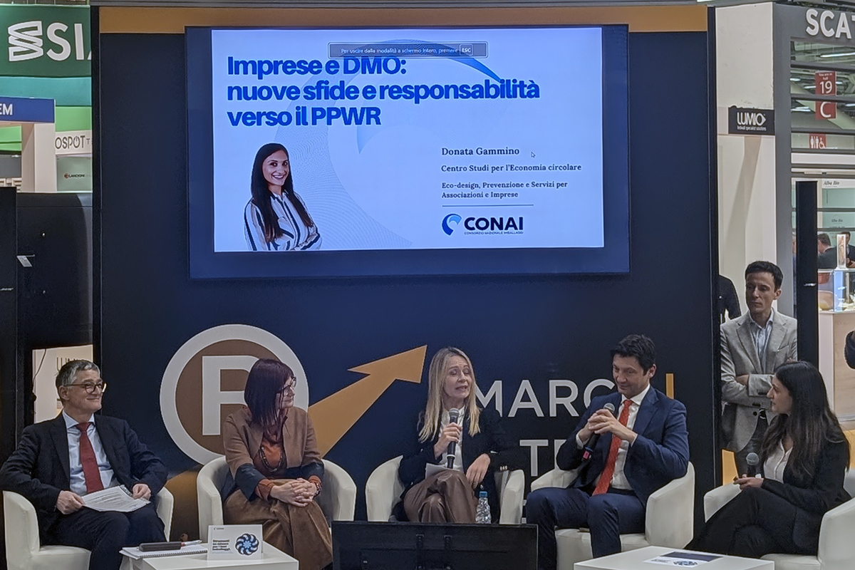 Panel CONAI su packaging sostenibile e futuro del cibo. Discussione con esperti.