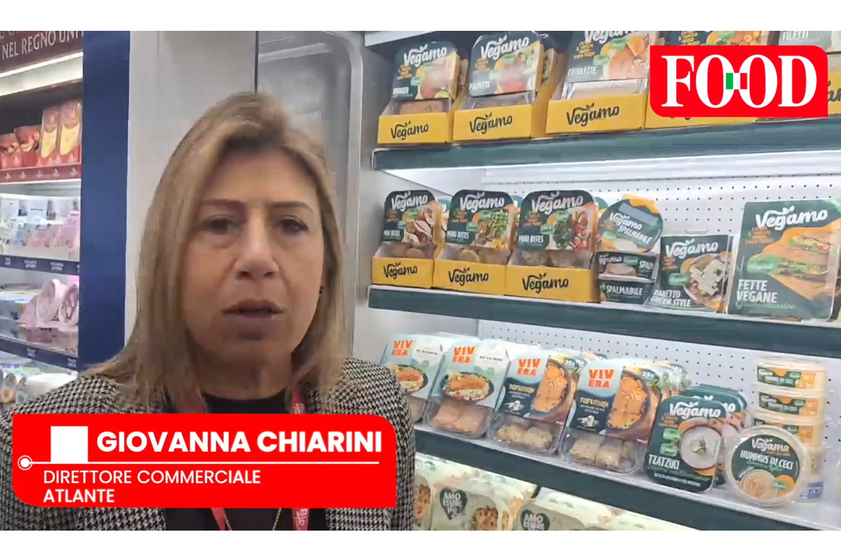 Giovanna Chiarini (Atlante) a Marca 2026. Specialità plant-based Vegamo e prodotti clean label greci in esposizione.