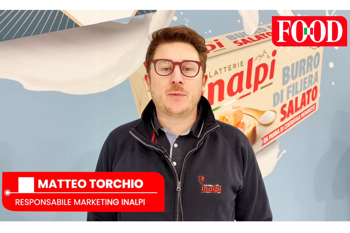 Matteo Torchio, responsabile marketing Inalpi, con burro Inalpi. Prodotti lattiero-caseari italiani.