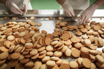 Produzione Pintaudi: biscotti artigianali su linea di produzione. Friulia investe nel settore alimentare.