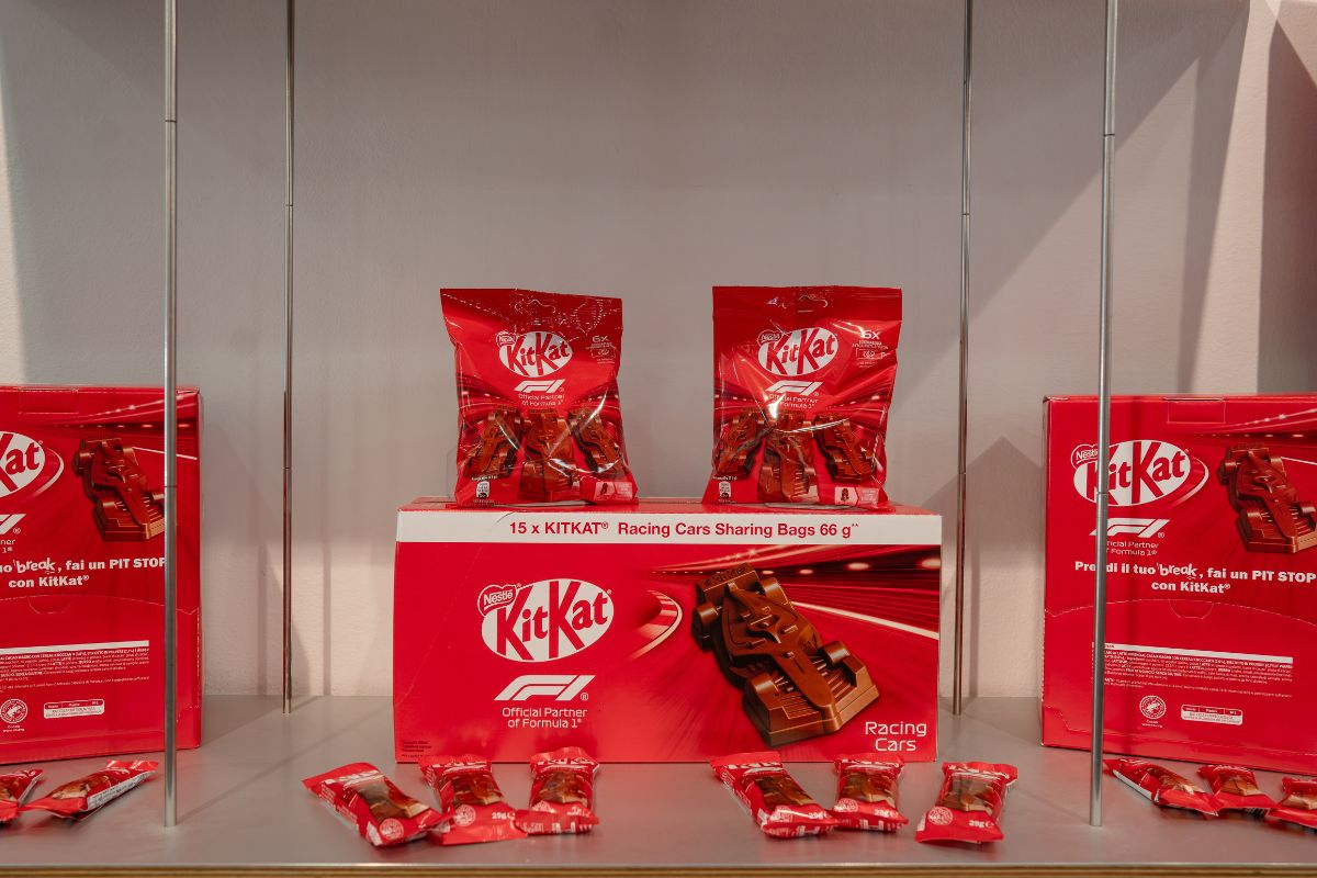 KitKat Nestlé diventa partner ufficiale di Formula 1 e lancia lo snack ‘KitKat F1 Car’ 