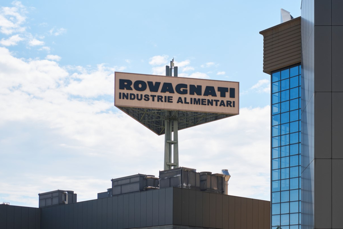 Cartello Rovagnati Industrie Alimentari. Impegno sociale e donazioni alimentari Rovagnati.