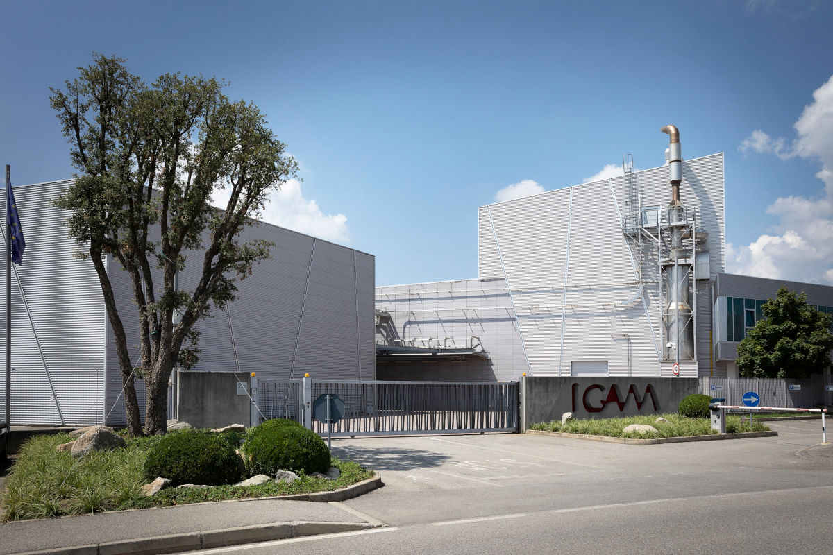 Fabbrica ICAM Agostoni cioccolato a Orsenigo. Ingresso stabilimento ICAM, azienda cioccolatiera italiana.