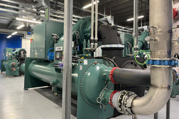 Impianto aerospaziale Morato Group. Tecnologia NASA per alimentazione, consumi ridotti. Macchinari industriali.