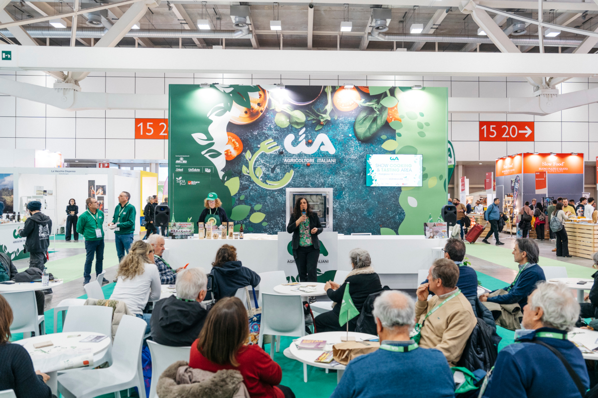 Fiera SANA: stand CIA Agricoltori Italiani. Presentazione prodotti biologici e naturali. Evento fieristico a Bologna. - Bio