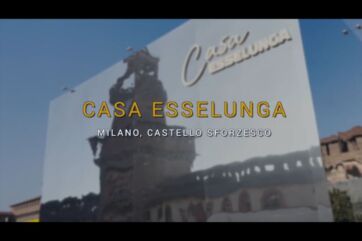 Casa Esselunga a Milano. Castello Sforzesco riflesso. Brand Esselunga e design.