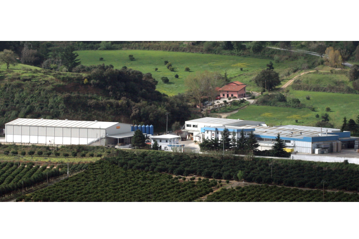 Stabilimento Callipo Conserve Alimentari in Calabria. Produzione tonno e prodotti ittici di alta qualità.