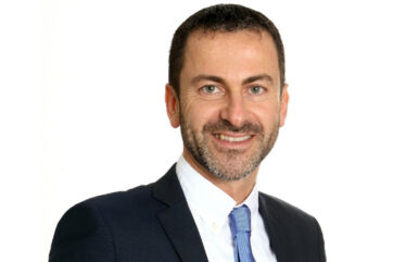 Alessandro Iacomoni, presidente Consorzio tutela Finocchiona IGP. Ritratto di uomo sorridente in giacca e cravatta.