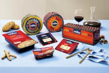 Assortimento formaggi Edelblu Bergader. Formaggio erborinato gourmet, cubetti e crema spalmabile. Degustazione con vino rosso. #Edelblu #Formaggio-Bergader