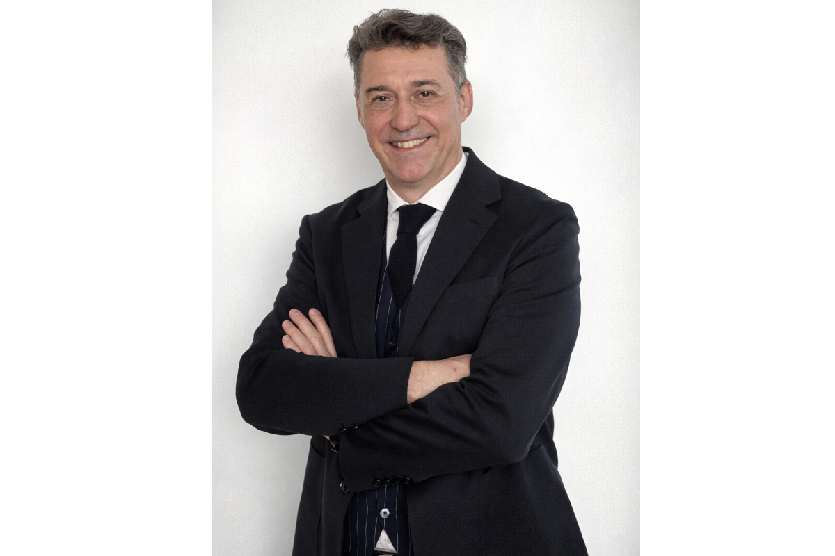 Giorgio Molinari, nuovo Direttore Generale Pellini Caffè. Ritratto in giacca e cravatta.