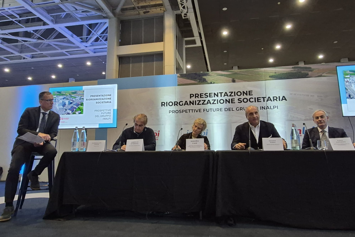 Presentazione Inalpi: riorganizzazione societaria e crescita del gruppo. Evento con relatori e logo Inalpi.