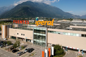 Iperal: supermercato con montagne sullo sfondo. Offerte e promozioni Iperal. Shopping alimentare e non food.