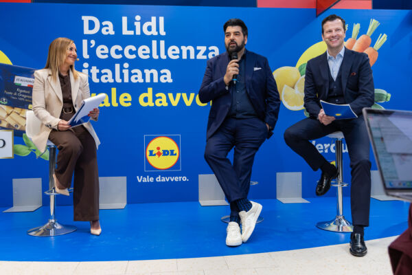 Cannavacciuolo firma Italiamo Lidl. Chef con ortofrutta, eccellenza italiana.