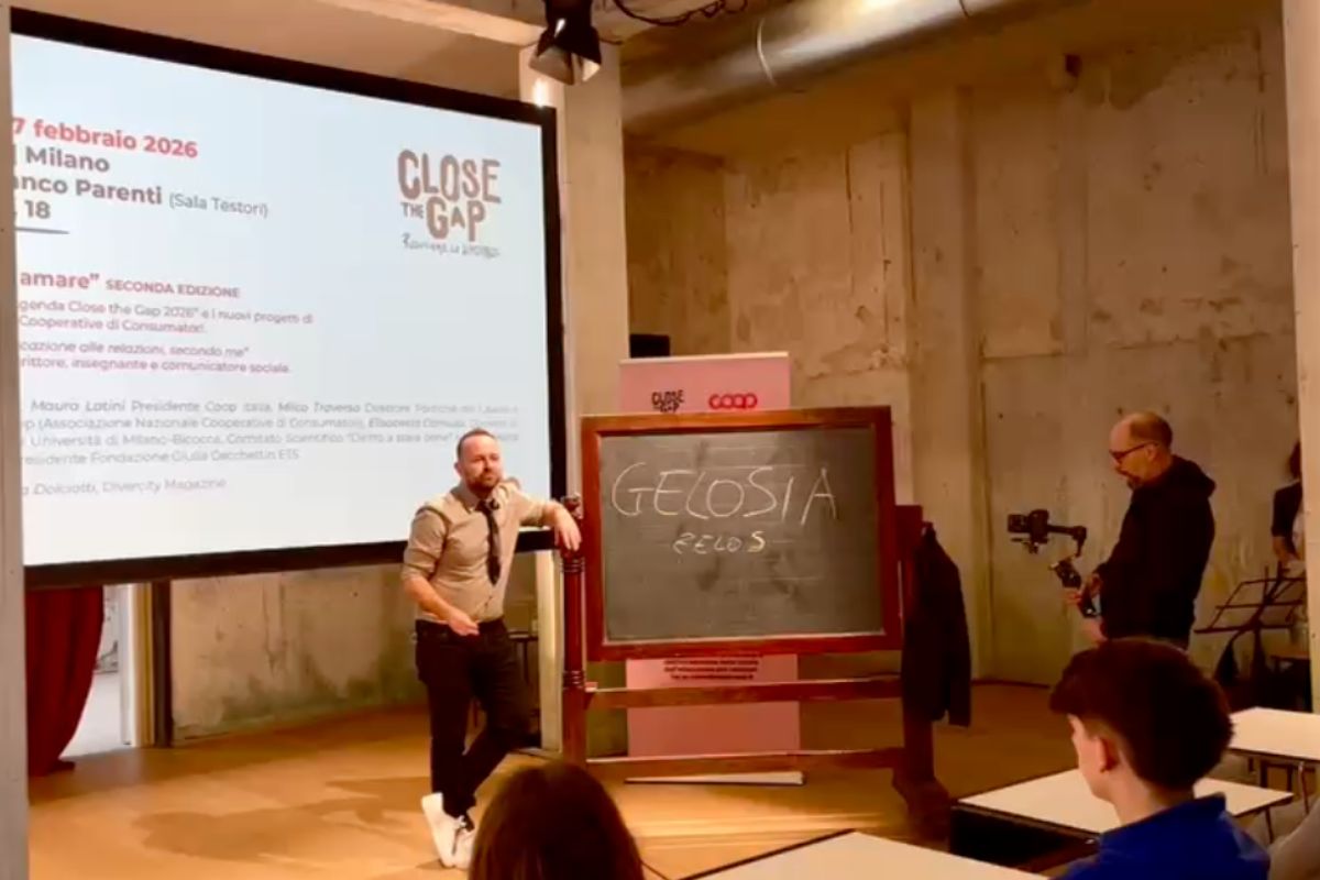 Presentazione Close the Gap 2026 Coop: relatore e lavagna con gelosia.