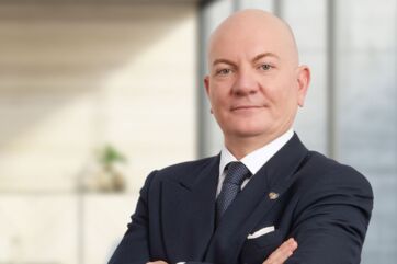 Ritratto di Stefano Clori in giacca e cravatta. Bozza automatica, uomo d'affari, dirigente.