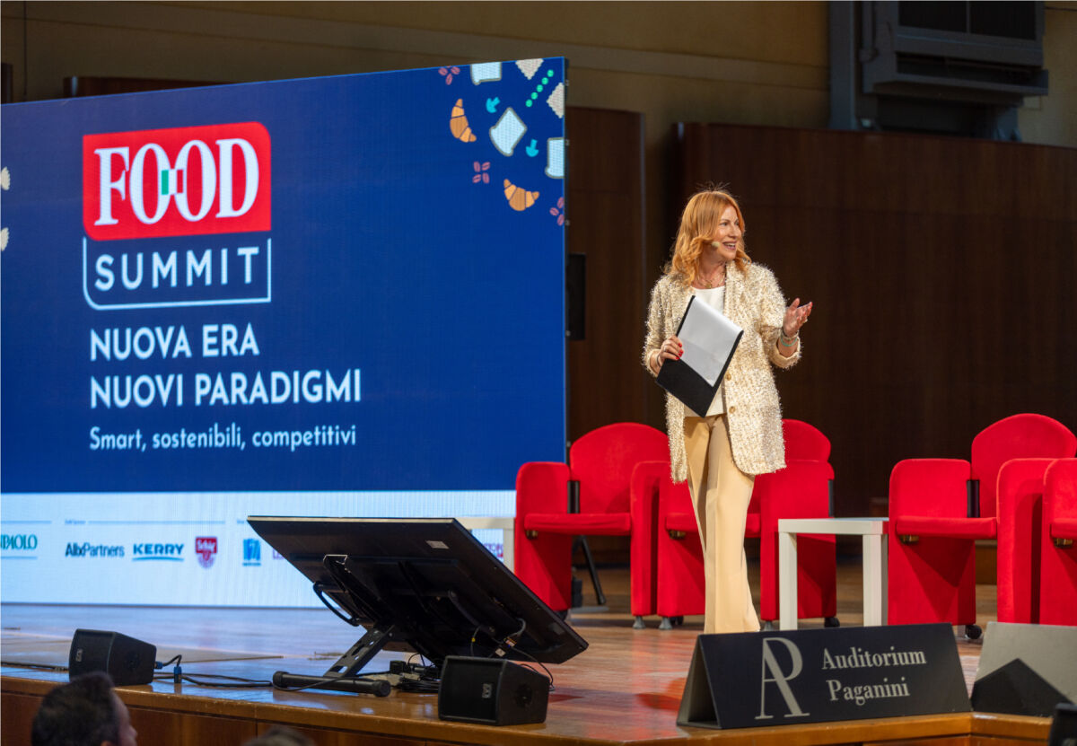 Food Summit: relatrice presenta Nuova Era all'Auditorium Paganini. Evento food, smart, sostenibile. Community a confronto.