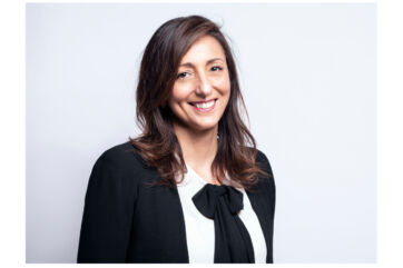 Ritratto di Barbara Colombini, Sales Director PL Grocery. Sorriso, capelli castani, giacca nera. - Landini Giuntini