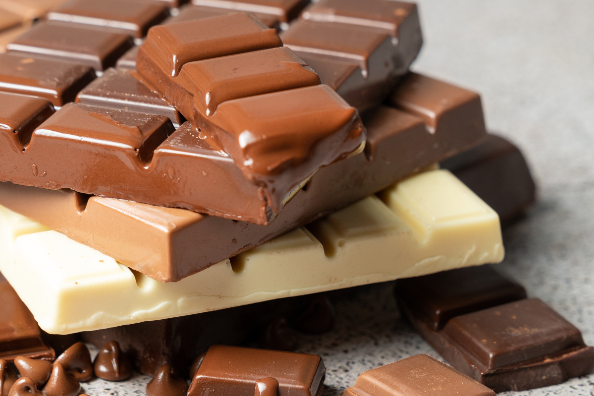 Unionfood-Cioccolato artigianale: fondente, al latte e bianco. Delizia al cacao per veri intenditori.