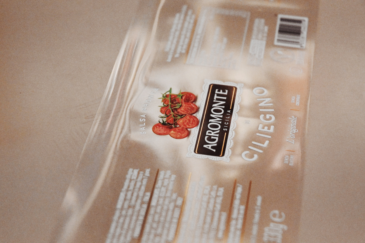 Nuova Etichetta della Terra Agromonte: salsa pronta ciliegino di Sicilia. Packaging innovativo e sostenibile.