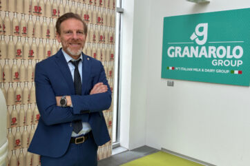 Stanislao Giuseppe Fabbrino, nuovo Presidente Granarolo. Ritratto uomo in giacca blu, logo Granarolo sullo sfondo.