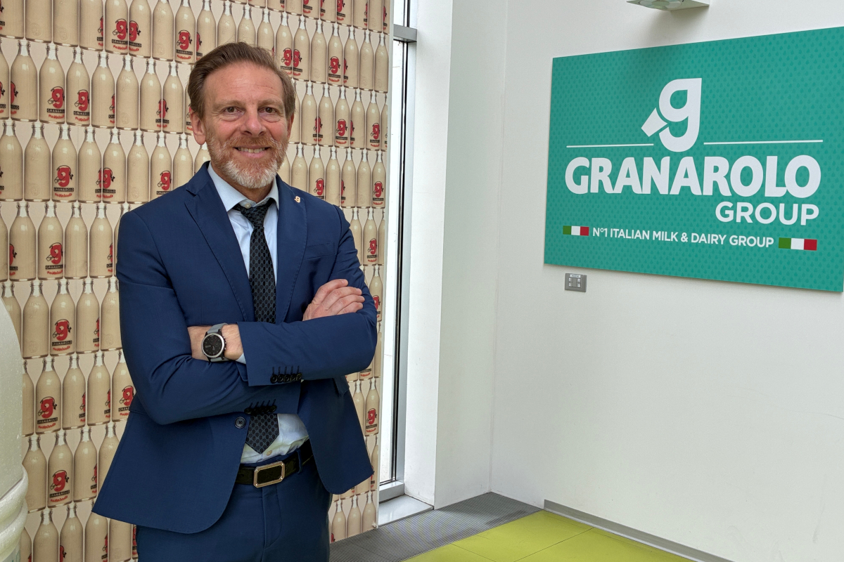 Stanislao Giuseppe Fabbrino, nuovo Presidente Granarolo. Ritratto uomo in giacca blu, logo Granarolo sullo sfondo.