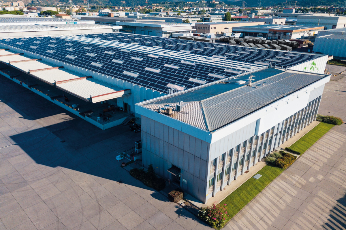 Healtion (Agreen Capital): stabilimento healthy food a Calenzano con pannelli solari.