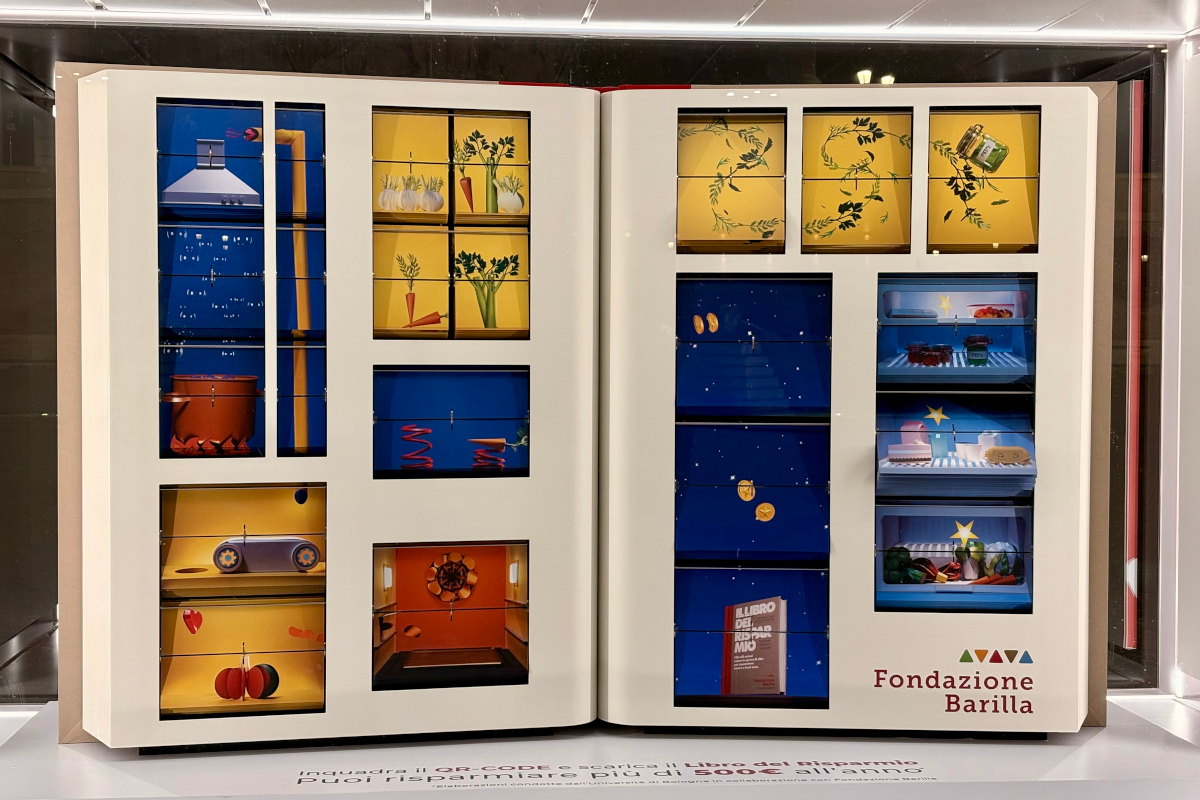 Barilla-Installazione artistica Libro del Risparmio di Fondazione Barilla. Tema: spreco alimentare. Grand Tour del Libro.