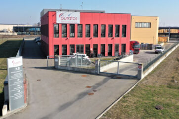 Puratos Italia sede di Parma. Alleanza strategica Casillo e Puratos nel bakery. Edificio rosso con logo Puratos.