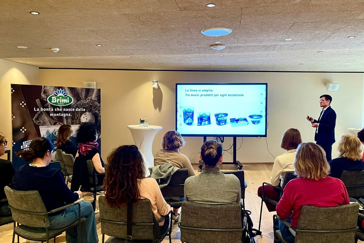 Presentazione Brimi: nuovi prodotti caseari (burrata, stracciatella) e packaging rinnovato. Pubblico in sala.